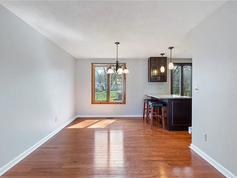 16 Wheatfield Dr — Photo 7