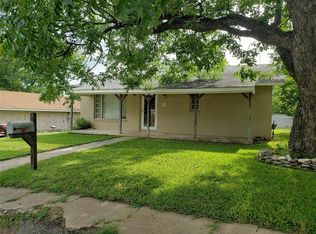 605 N Lane St, Comanche, TX 76442