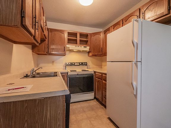 4th image of 1104 N Walnut St #4