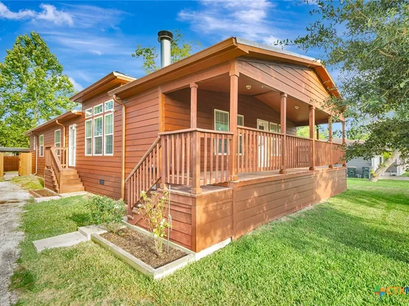 606 N Glendale St, Hallettsville, TX 77964