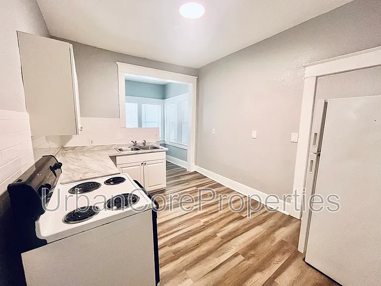 417 4th St N #101 — Photo 6