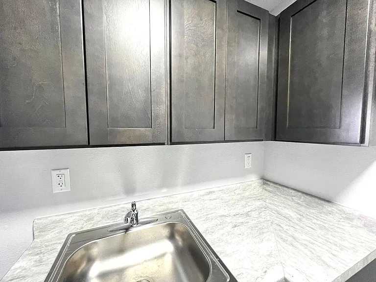 St George Apartments — Photo 38