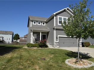 12403 Live Oak Cir, Peculiar, MO 64078