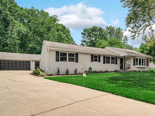 5202 Lynn Ln, Valparaiso, IN 46383