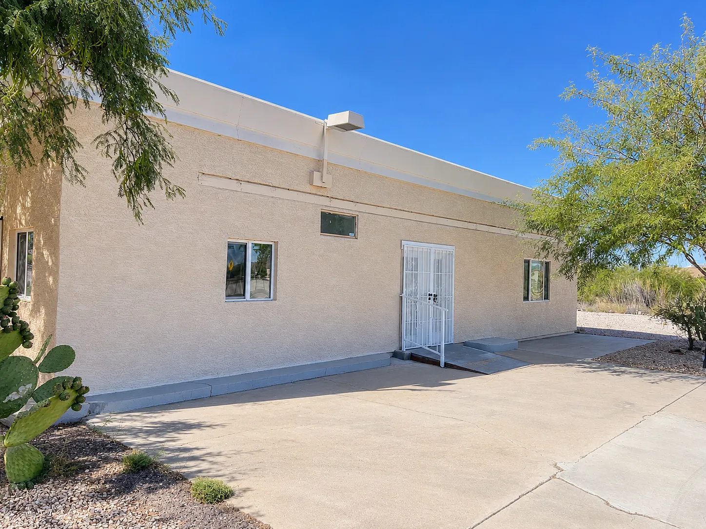 3 bed, 1329 sqft, $1,595 — Photo 1