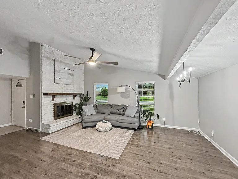 2910 Sweet Gum St — Photo 4