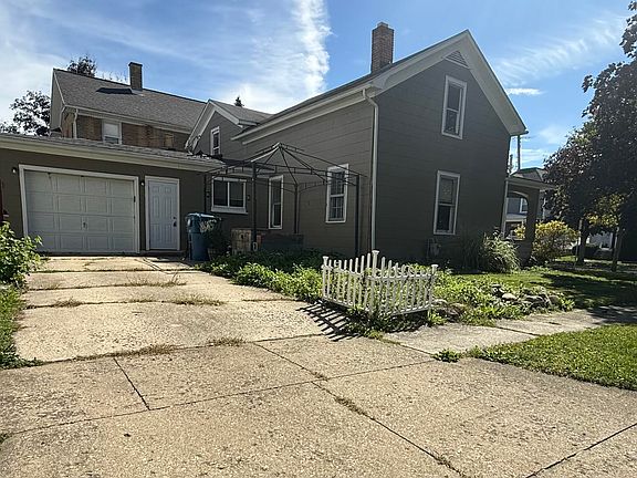 3rd image of 1128 Garrison St
