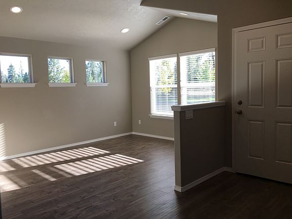 3rd image of 594 N Trinity Way