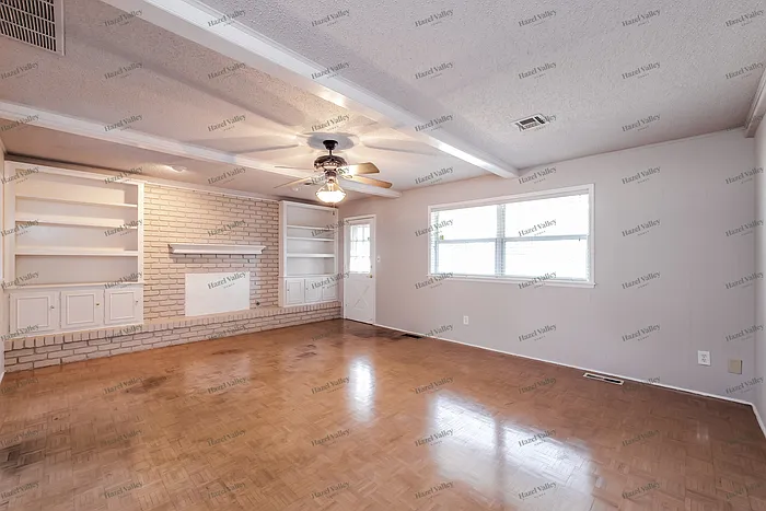 3 bed, 2.0 bath, 2013 sqft, $1,795 — Photo 3