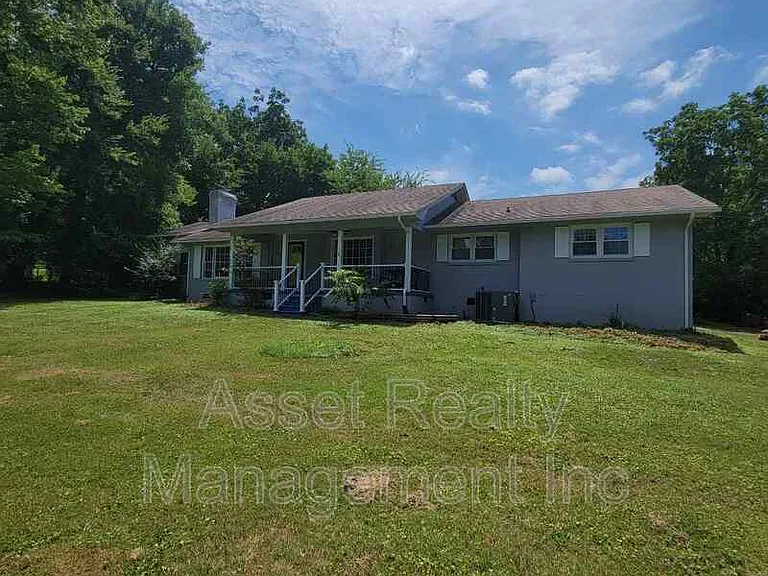 201 Farlow Dr — Photo 2