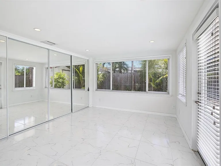 2440 SW 16th St — Photo 28