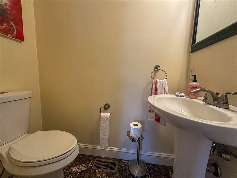 77 Faywood Ave — Photo 10