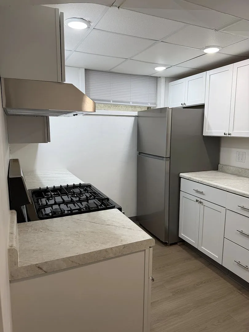 226 S Lucas St. — Photo 3
