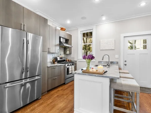 20 F St, South Boston, MA 02127