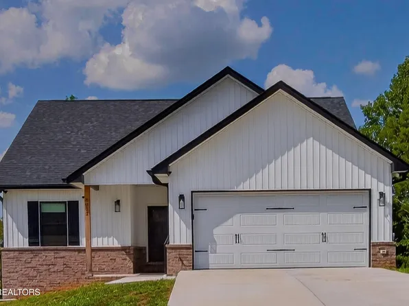 8011 Stone Hollow Dr, Knoxville, TN 37924