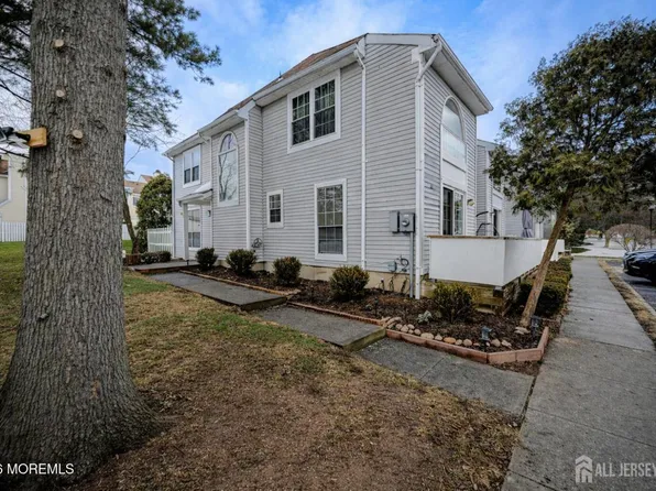 22 Borelle Sq, Parlin, NJ 08859