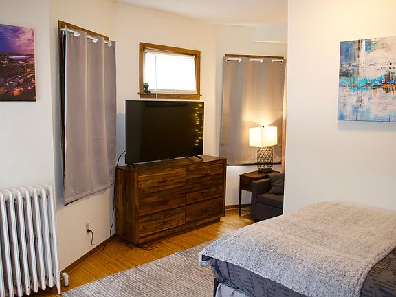 4th image of 2707 Fremont Ave S #2
