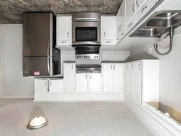 121 Westbridge Rd — Photo 3