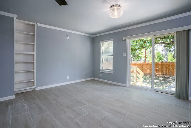 1403 N Ctr — Photo 21