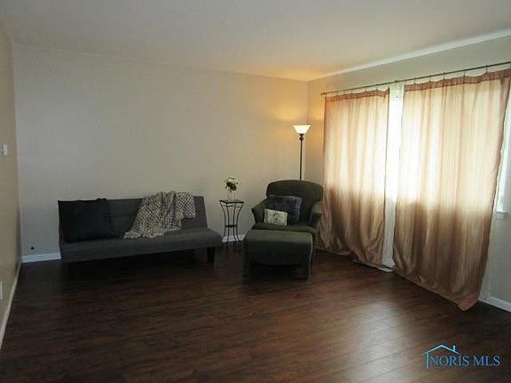 2nd image of 6527 Lincoln Green St