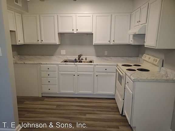 3rd image of 2001 S Main St APT 201