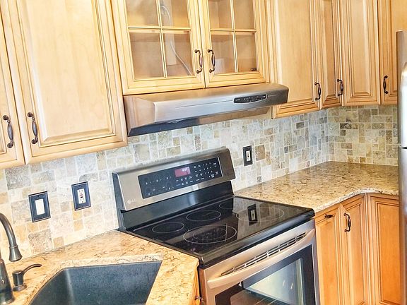 3rd image of 327 W Houstonia Ave APT B