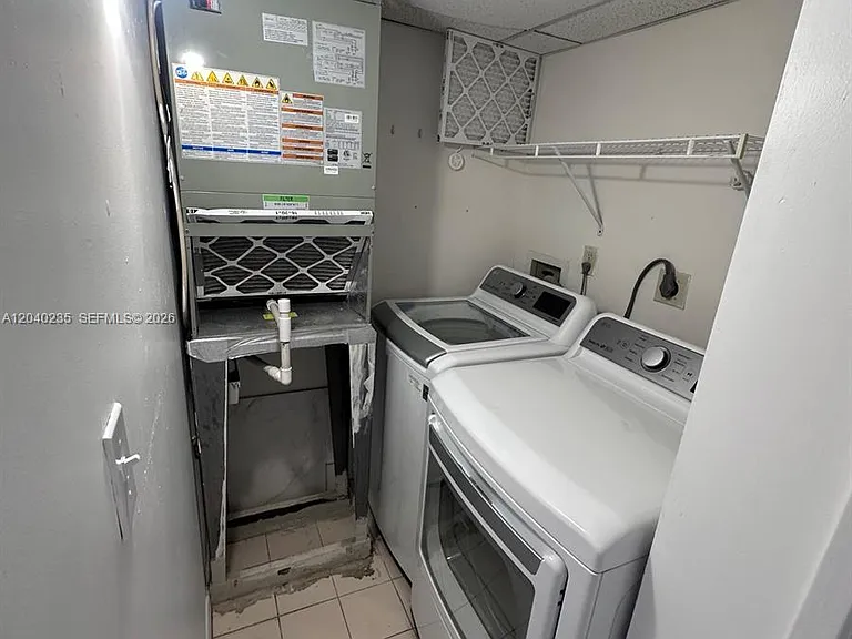 2740 W 61st St #204 — Photo 11