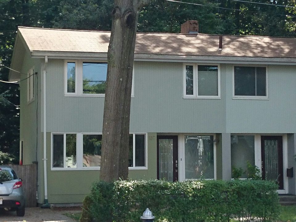 2nd image of 137 Chestnut St