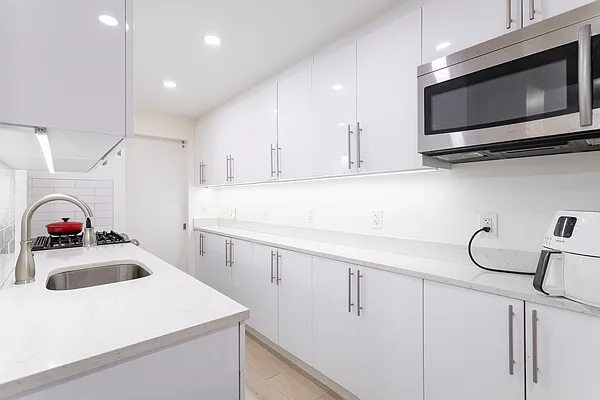 Rented by Bond New York | media 3