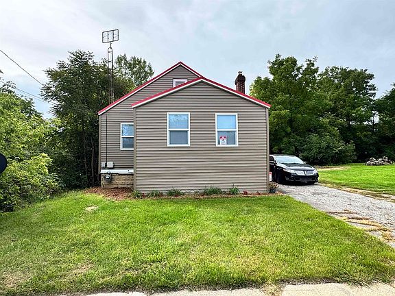 2nd image of 914 E Carpenter Rd