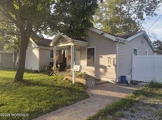 211 Magnolia Ave, Toms River, NJ 08757