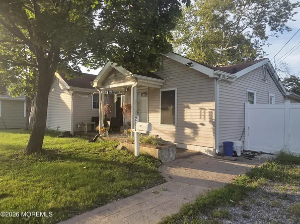 211 Magnolia Avenue, Toms River, NJ 08757