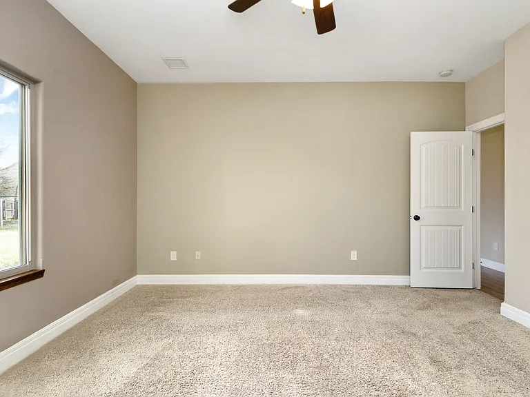 913 Dagen Ln — Photo 21