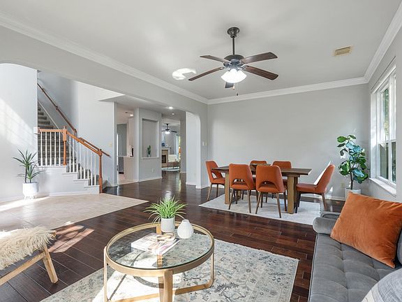 3rd image of 10808 Beachmont Ln