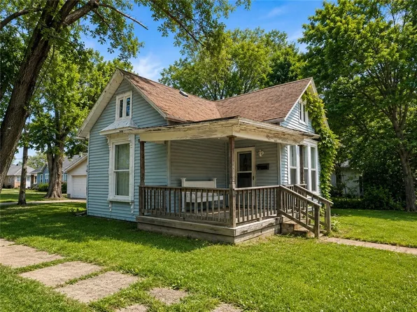 1303 Jefferson Ave, Charleston, IL 61920