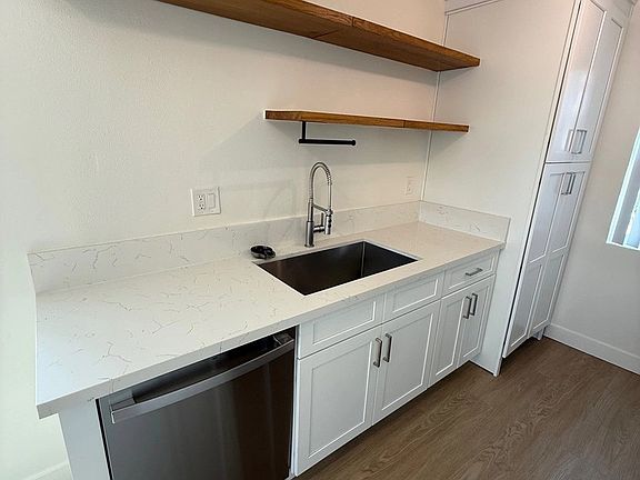 5th image of 3900 W 1st St APT 9
