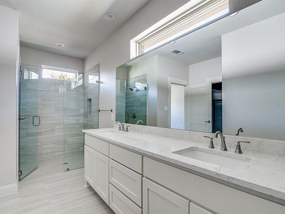 5th image of 610 Jubilee St