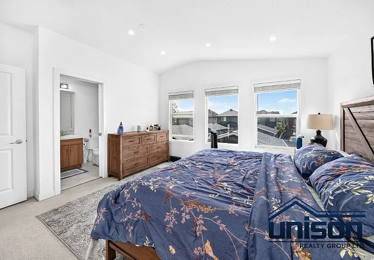 47 N Evanspark Rd NW — Photo 12