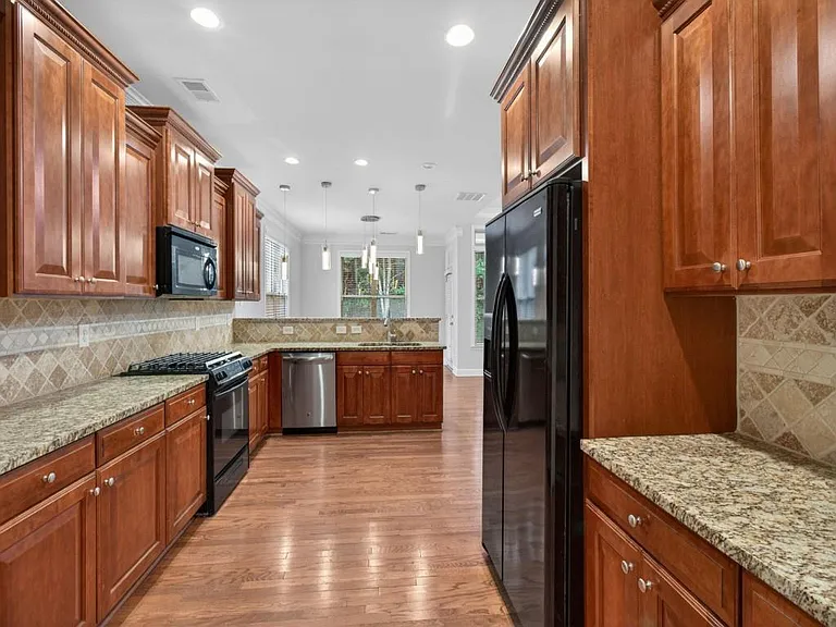 2935 Whitfield Ave — Photo 24