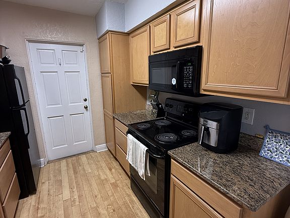 4th image of 225 E New Hampshire St APT 12