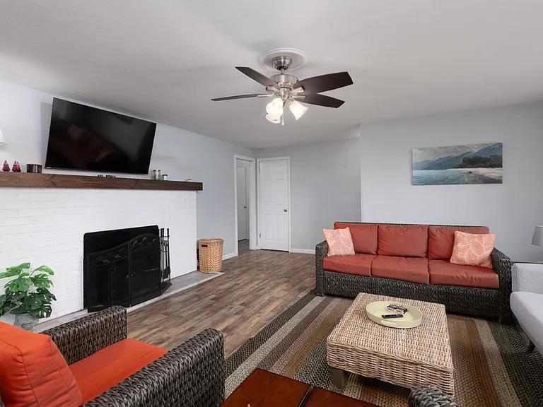 124 Crestwood Dr SW — Photo 4