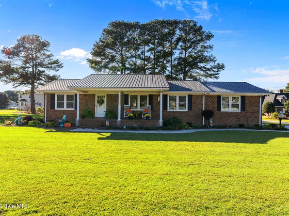 631 E Sanders Street, Four Oaks, NC 27524