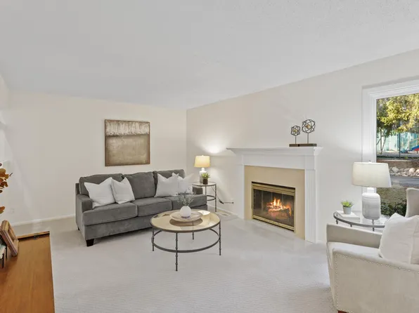 122 Avignon Ct, Woodbury, MN 55125