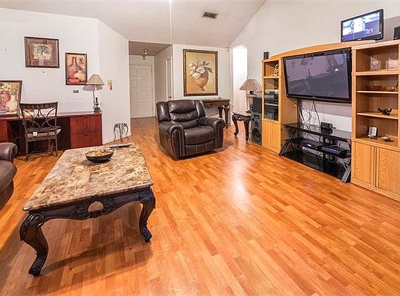 3rd image of 921 E Elliott Dr