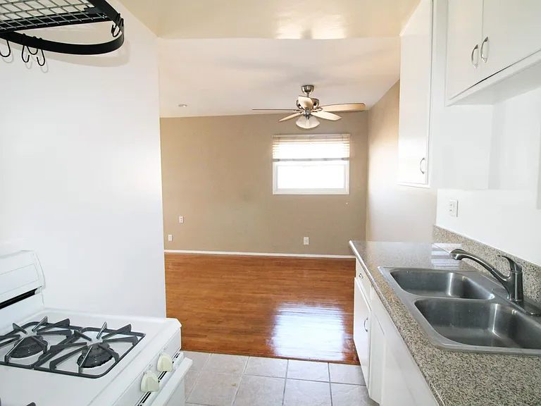 1426 Manhattan Bch Blvd — Photo 6