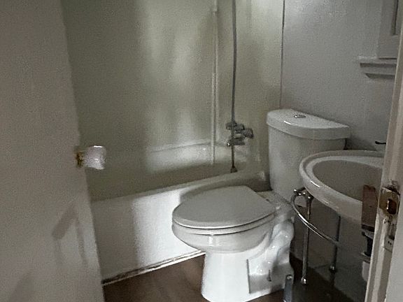5th image of 404 NW 7th Ave APT B