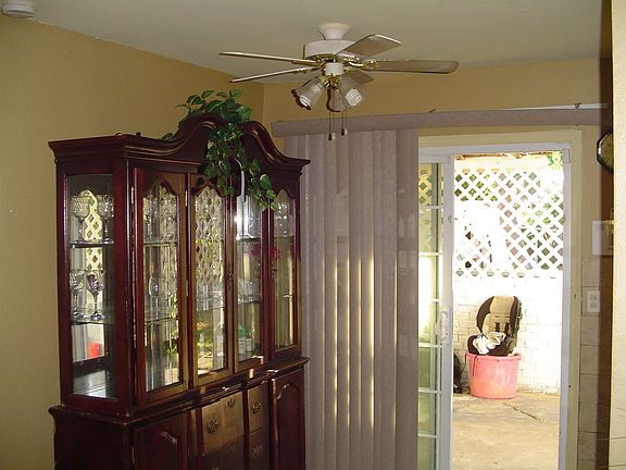 Dinning next to kitchen