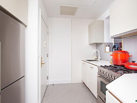 3rd image of 50 Orange St APT 5D