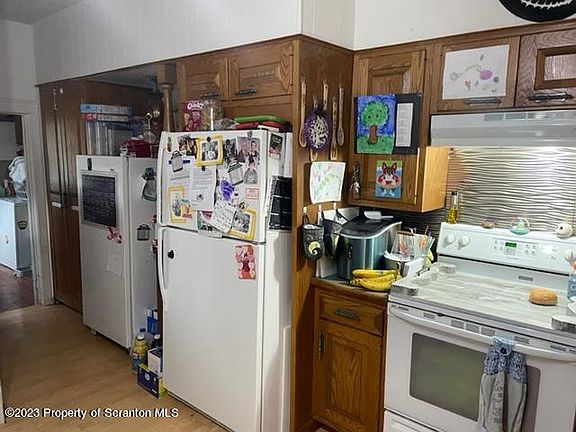 2nd image of 1031 Lincoln St