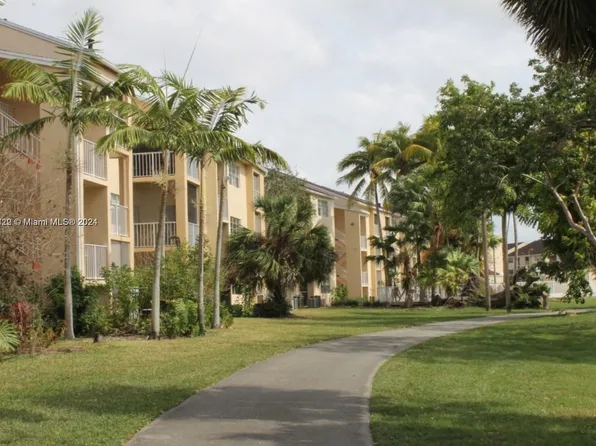 15340 SW 106th Ter APT 821, Miami, FL 33196